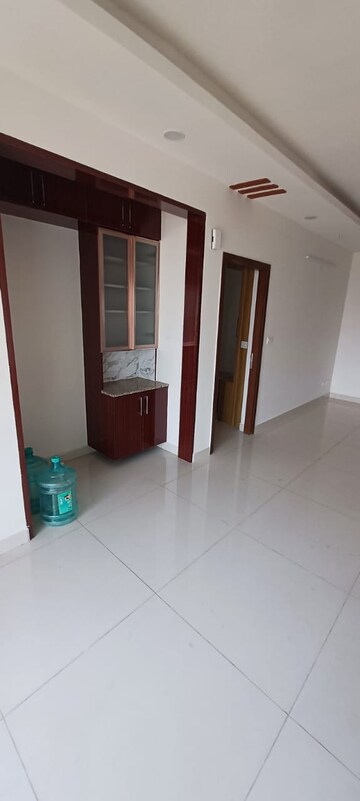 Room in 2.5 BHK Apartment at Prestige Tranquil, Kokapet – for Rent