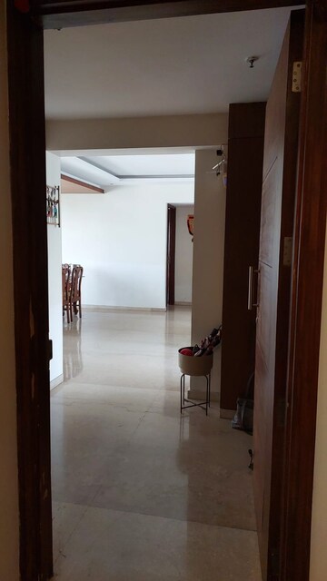 Room in 4 BHK Apartment at Chembur – for Rent