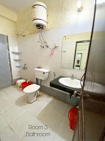 Team Area in 3 BHK Apartment at Ardee City, Sector 52 – for Rent