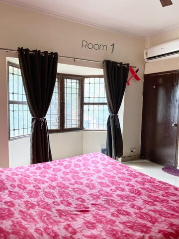 Bedroom in 3 BHK Apartment at Ardee City, Sector 52 – for Rent