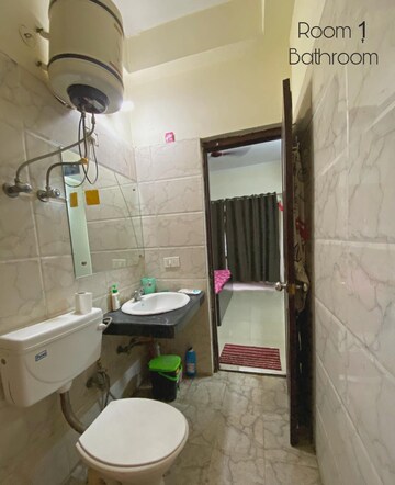 Team Area in 3 BHK Apartment at Ardee City, Sector 52 – for Rent