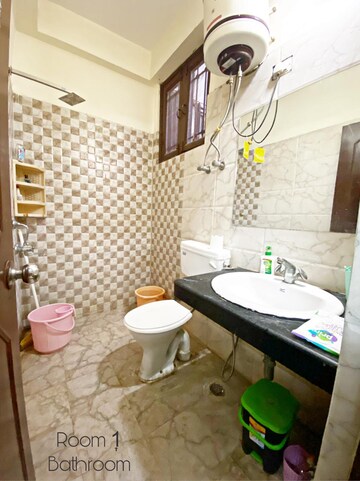 Team Area in 3 BHK Apartment at Ardee City, Sector 52 – for Rent