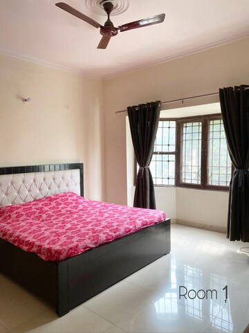 Bedroom in 3 BHK Apartment at Ardee City, Sector 52 – for Rent
