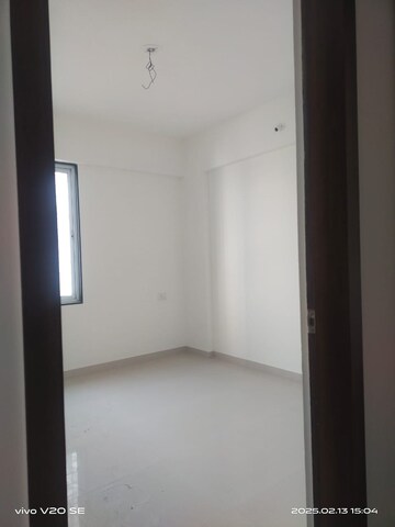 Room in 2 BHK Apartment at Amanora Future Towers, Hadapsar – for Sale