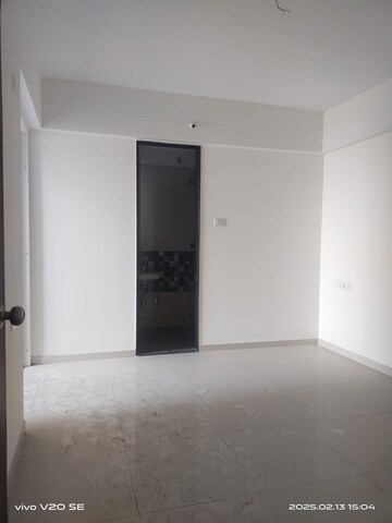 Room in 4 BHK Apartment at Amanora Future Towers, Hadapsar – for Sale