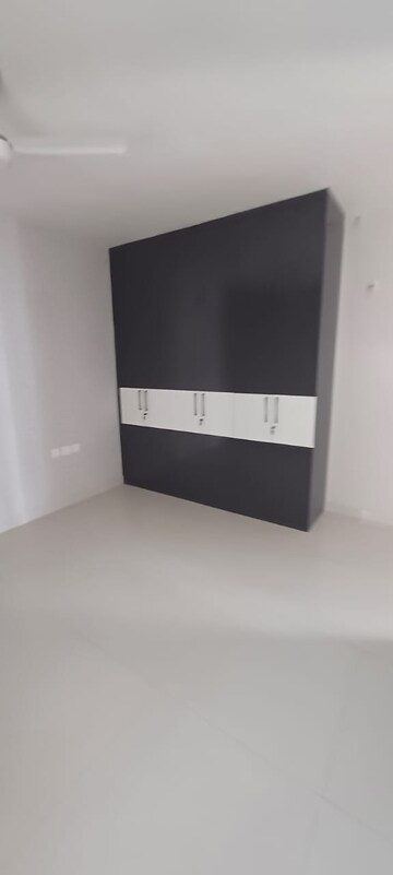 Room in 3.5 BHK Apartment at Prestige Tranquil, Kokapet – for Rent