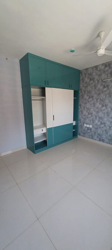 Room in 3.5 BHK Apartment at Prestige Tranquil, Kokapet – for Rent