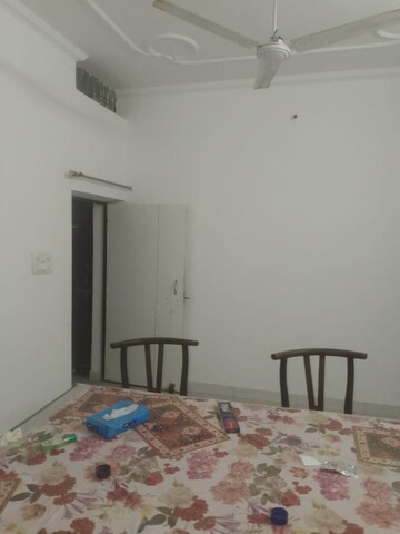 Room in 2 BHK Independent House at Gomti Nagar – for Rent