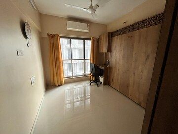 Room in 2 BHK Apartment at Kabra Paradise, Andheri West – for Rent