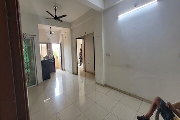 Room in 3 BHK Apartment at Vasundhara Sector 1 – for Rent