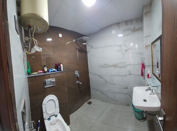 Master Bedroom in 1 BHK Builder Floor at Sector 47 – for Rent