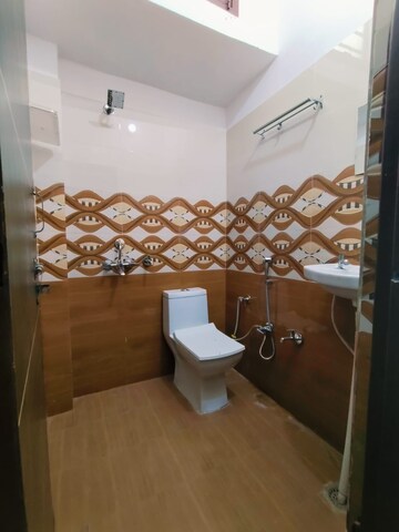 Team Area in 3 BHK Apartment at Vasundhara Sector 1 – for Rent