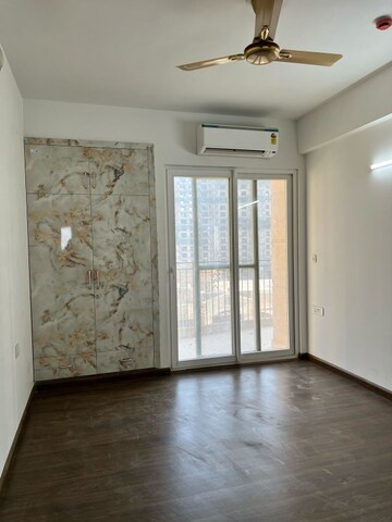 Room in 3.5 BHK Apartment at Sector 150 – for Rent