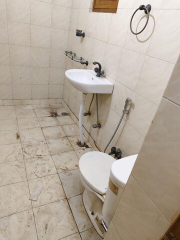 Bathroom in 3.5 BHK Independent House at Sector 55 – for Rent