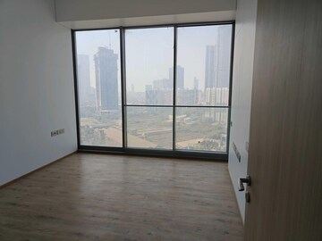 Room in 4 BHK Apartment at Rustomjee Crown, Prabhadevi – for Rent