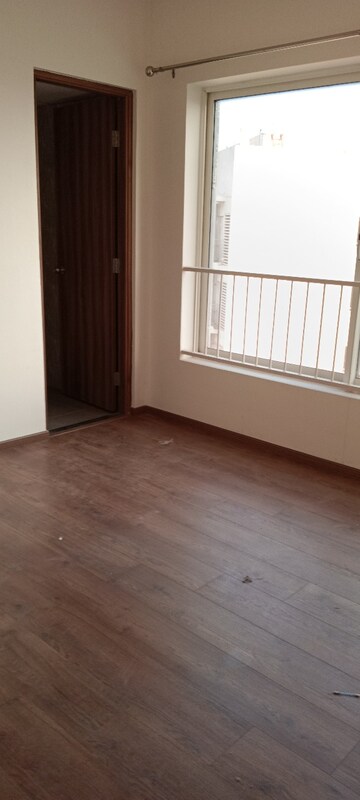 Room in 4 BHK Apartment at Sector 18, Dwarka – for Rent