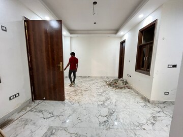 Room in 2 BHK Apartment at Saket – for Rent