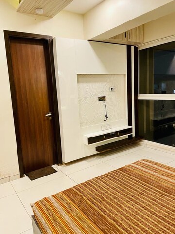 Room in 3 BHK Apartment at Runwal Elegante, Andheri West – for Sale