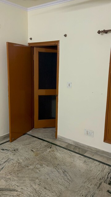Room in 2 BHK Apartment at Royal Garden Estate, Sector 61 – for Rent