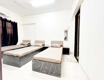 Room in  Pg at Goregaon East – for Rent