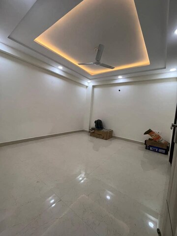 Room in 2 BHK Apartment at Saket – for Rent