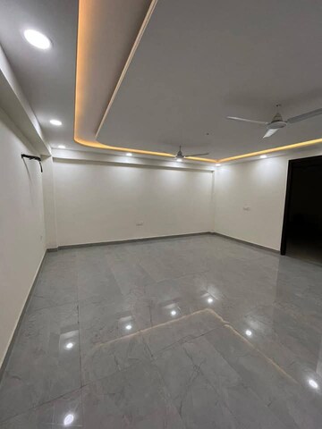 Room in 2 BHK Apartment at Saket – for Rent