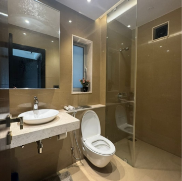 Team Area in 3 BHK Apartment at Oberoi Realty Esquire, Gokuldham Colony – for Sale