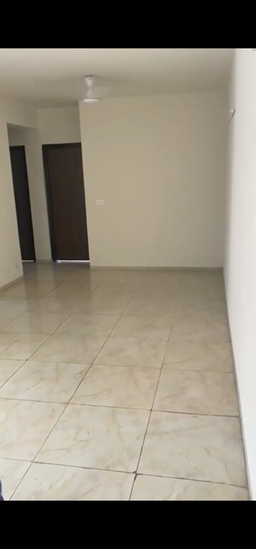 Room in 3.5 BHK Apartment at BPTP Discovery Park, Sector 80 – for Rent