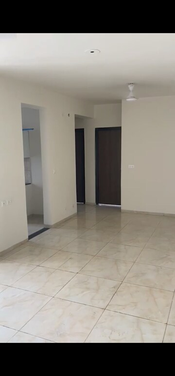 Room in 3.5 BHK Apartment at BPTP Discovery Park, Sector 80 – for Rent
