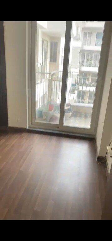 Room in 3.5 BHK Apartment at BPTP Discovery Park, Sector 80 – for Rent