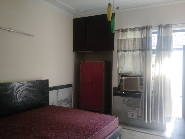 Living Room, chaudhary-deshraj-complex 6+ Bedroom 162 Sq.Mt. Independent House In Sector 22 Noida 8201970