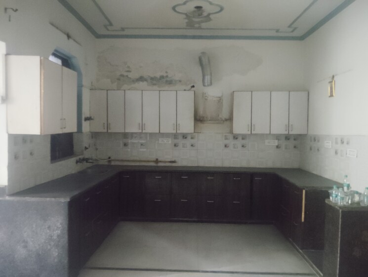 Kitchen, chaudhary-deshraj-complex 6+ Bedroom 162 Sq.Mt. Independent House In Sector 22 Noida 8201970