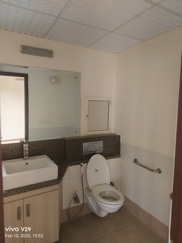 Master Bedroom in 4 BHK Apartment at Vipul Belmonte, Sector 53 – for Rent