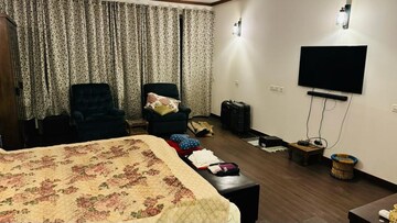 Bedroom in 6+ BHK Independent House at Sector 36 – for Sale