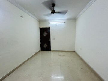 Room in 2 BHK Apartment at Seawoods – for Rent