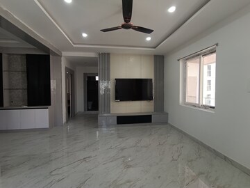 Room in 3 BHK Apartment at Kondapur – for Rent