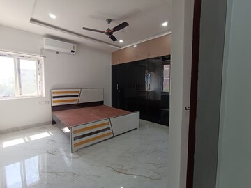 Room in 3 BHK Apartment at Kondapur – for Rent