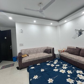 Living Room in 1 BHK Builder Floor at Ansal Sushant Lok I, Sector 43 – for Rent