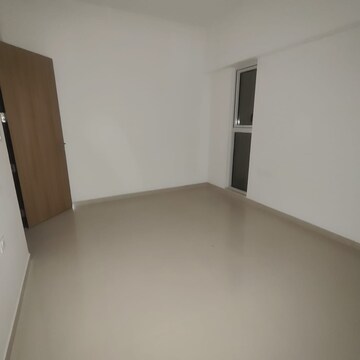 Room in 3 BHK Apartment at Lodha Primo, Parel – for Rent
