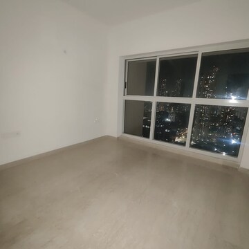 Room in 3 BHK Apartment at Lodha Primo, Parel – for Rent