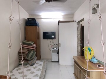 Team Area in 2 BHK Apartment at Borivali West – for Rent