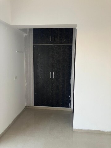 Room in 3 BHK Apartment at Nirala Estate, Tech Zone 4 Greater Noida – for Rent