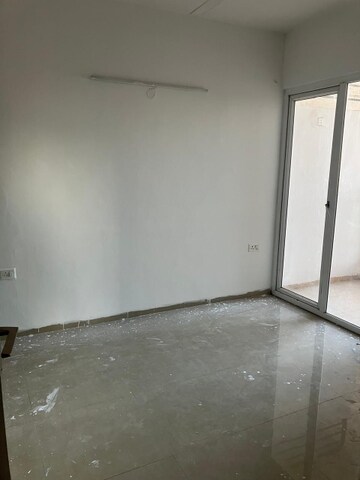 Room in 3 BHK Apartment at Nirala Estate, Tech Zone 4 Greater Noida – for Rent