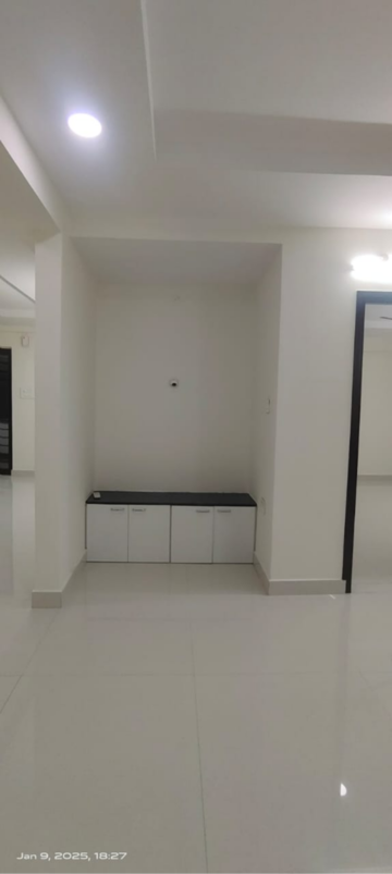 Room in 4 BHK Apartment at Vajras Jasmine County, Puppalaguda – for Rent