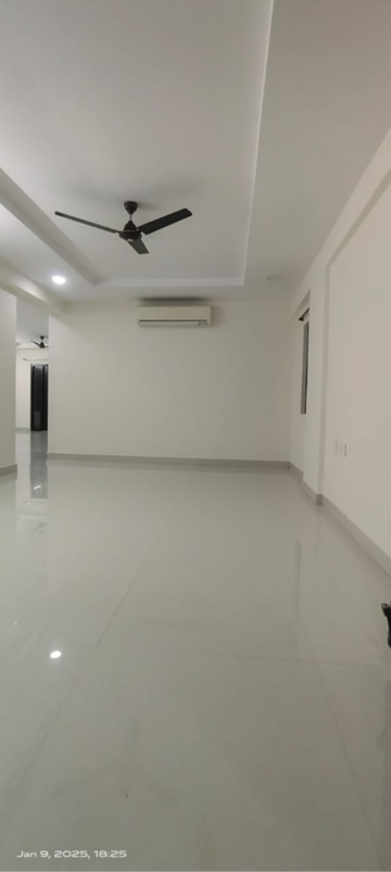Room in 4 BHK Apartment at Vajras Jasmine County, Puppalaguda – for Rent