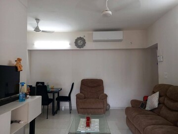 Master Bedroom in 2 BHK Apartment at Lodha Amara, Kolshet Road – for Rent
