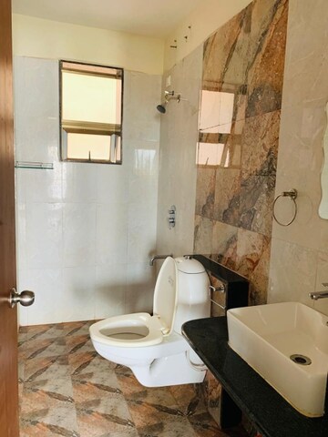 Bathroom in 2 BHK Apartment at Dona Paula – for Rent