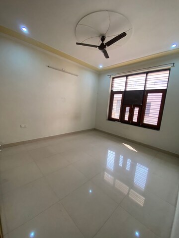 Room in 3 BHK Independent House at Ansal Plaza Sector-23, Sector 23 – for Rent