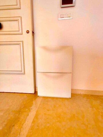 Room in 2.5 BHK Apartment at Kanakia Paris, Bandra East – for Rent