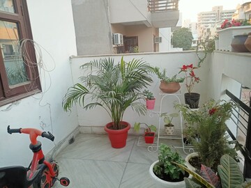 Team Area in 3 BHK Apartment at One Farms, Sector 47 – for Rent